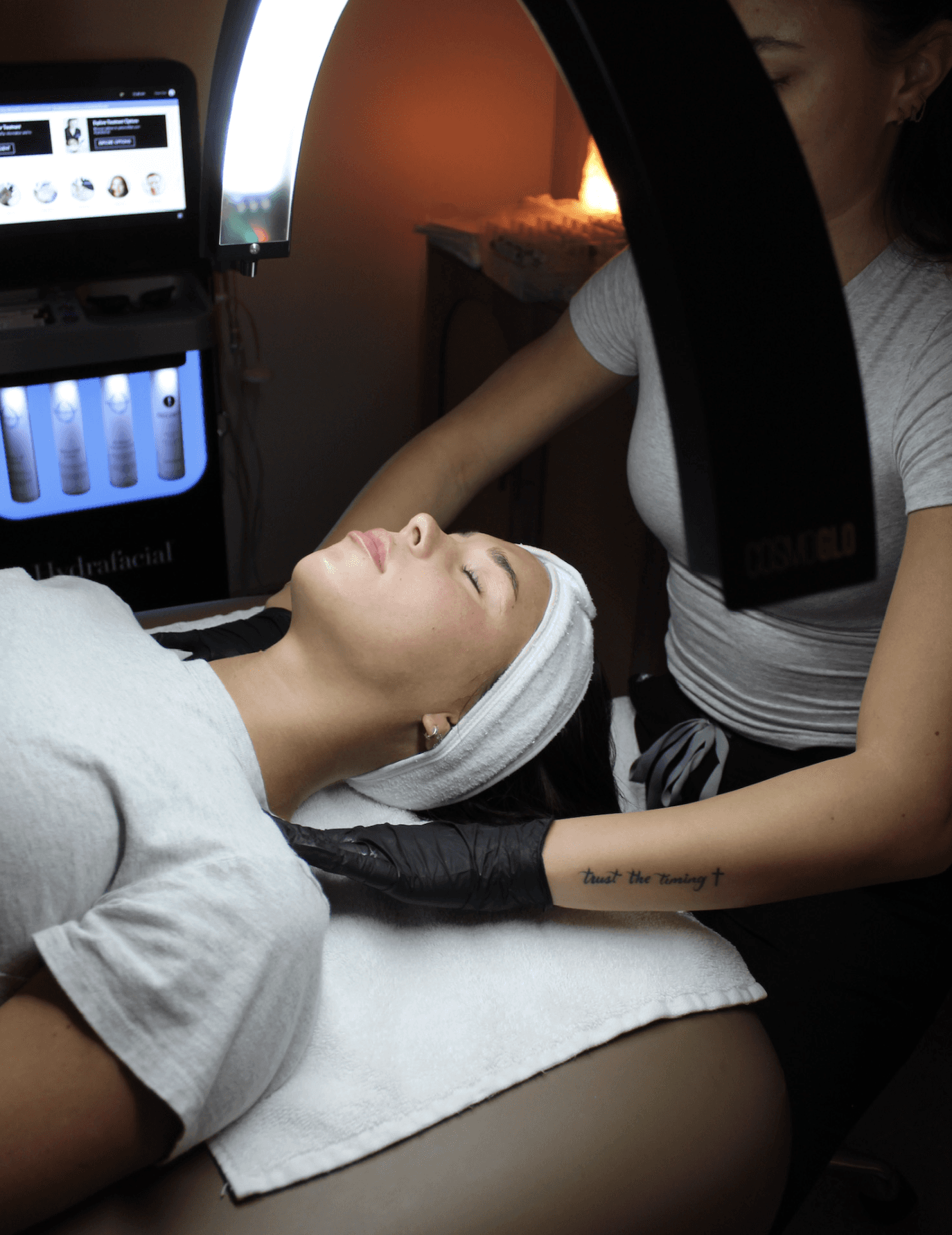 Nakie Face Signature Hydrafacial
